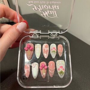 Nailphoria Floral Press-On Nail Set in Pink and White